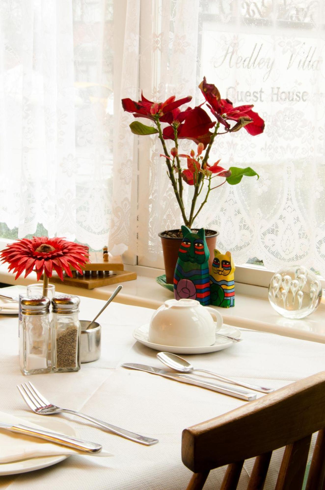 Hedley Villa Guest House เลมิงตันสปา ภายนอก รูปภาพ