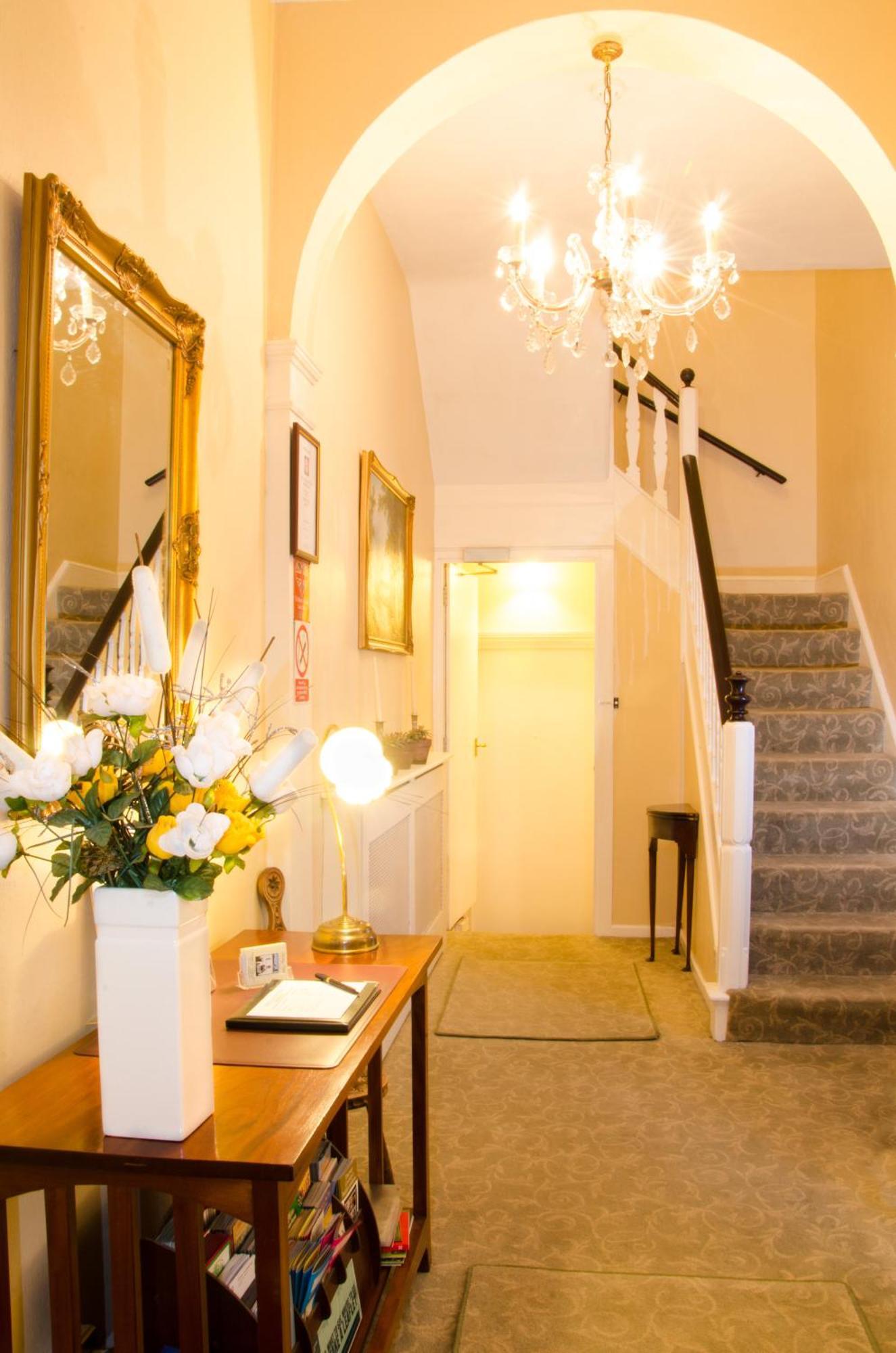 Hedley Villa Guest House เลมิงตันสปา ภายนอก รูปภาพ