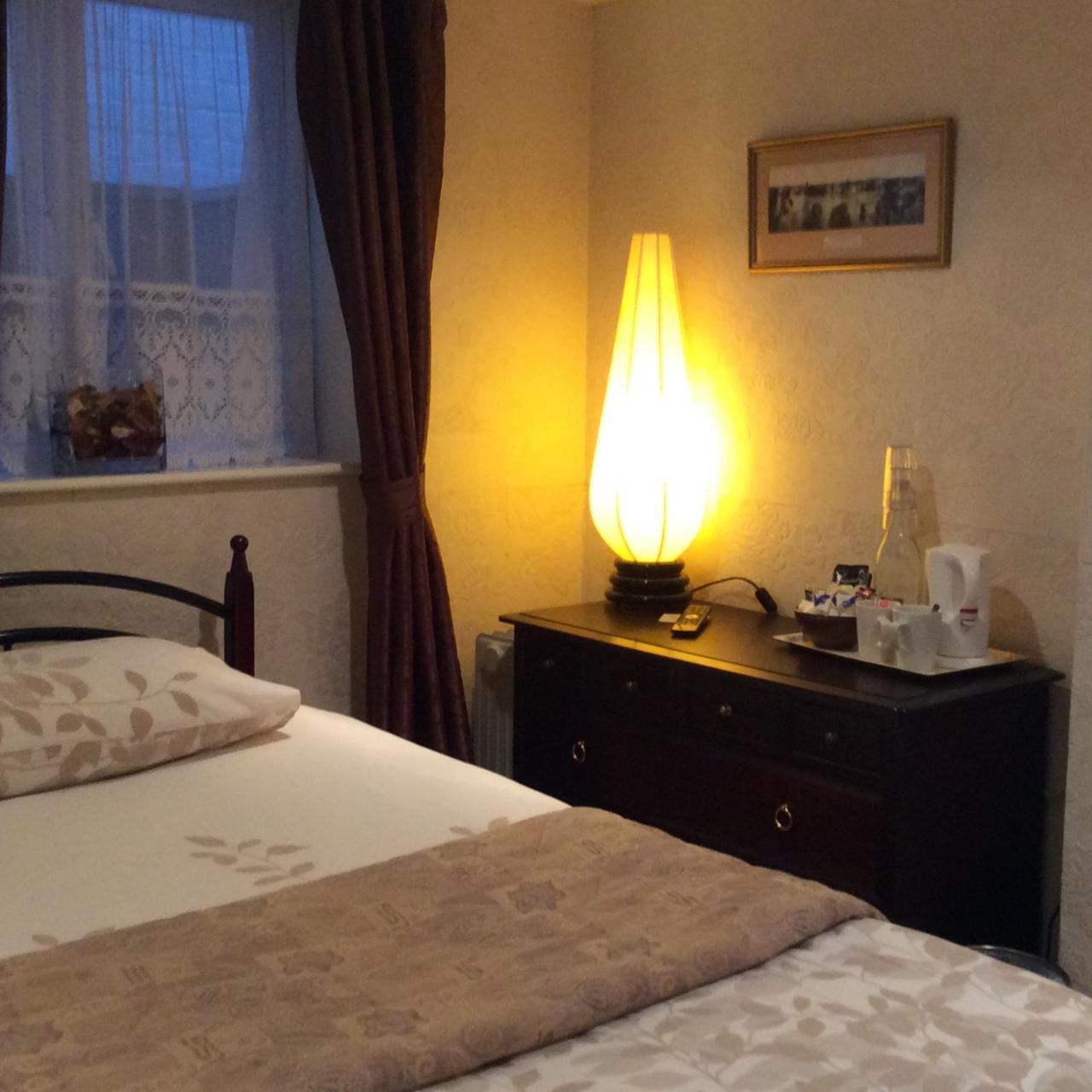 Hedley Villa Guest House เลมิงตันสปา ภายนอก รูปภาพ