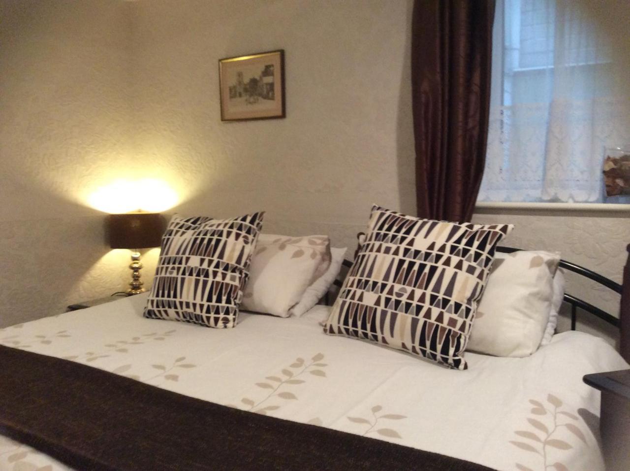 Hedley Villa Guest House เลมิงตันสปา ภายนอก รูปภาพ